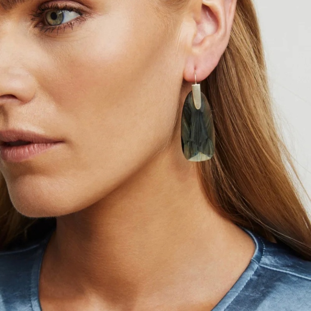Kendra Scott SINGLE Maize Silver Drop Earring in Teal Glass.